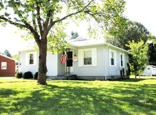 513 Tar Spring Dr, Carmi, IL 62821