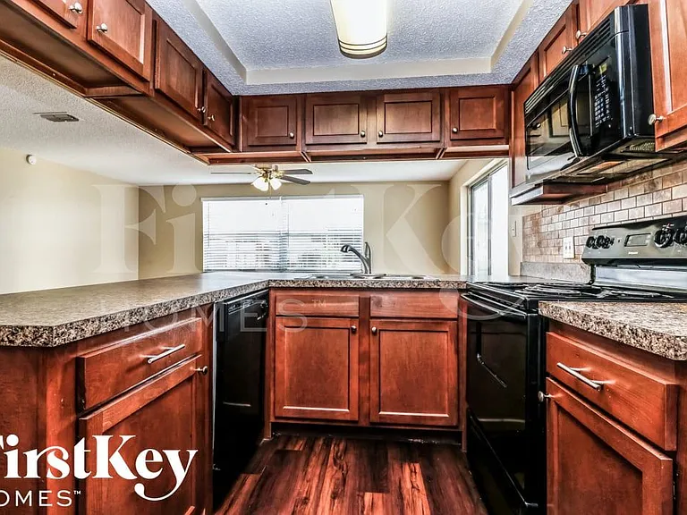 7124 Cay Dr — Photo 7