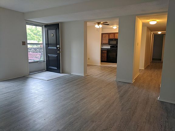 5th image of 8654 W 85th St