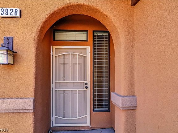 4th image of 3928 Maldive Isle Ct