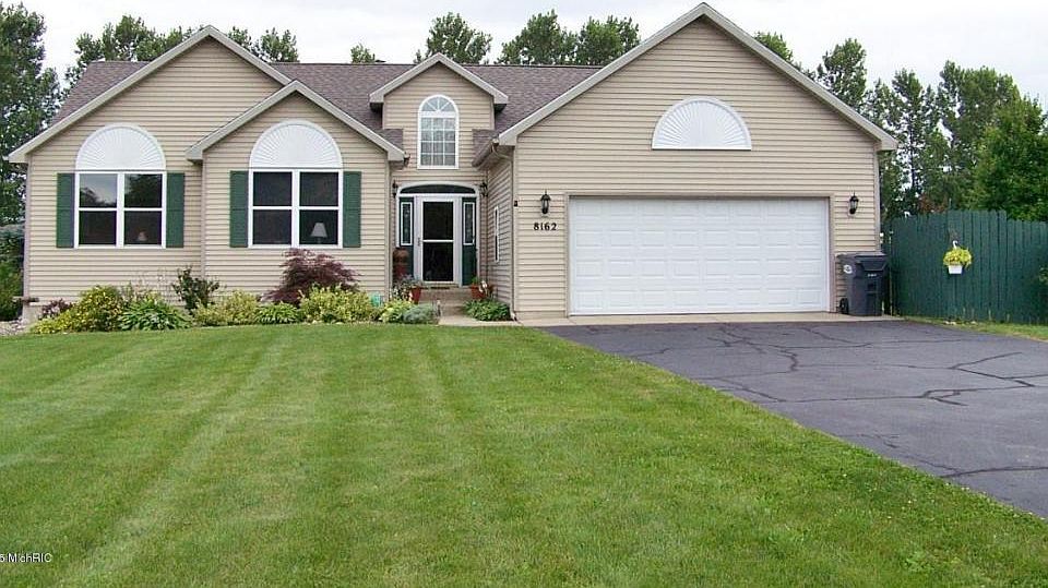 1st image of 8162 N 27th St