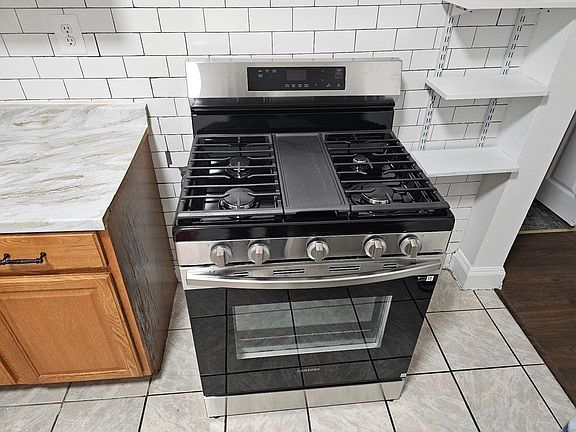 3rd image of 8835 144th St Unit 2