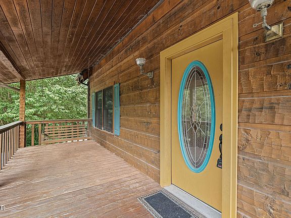 4th image of 2452 Skyview Way
