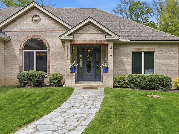 3rd image of 33 Labrie Ln