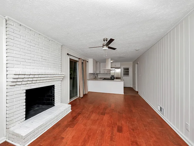 1249 Robert Ln — Photo 13