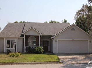 4901 Colonial Way, Lawrence, KS 66049