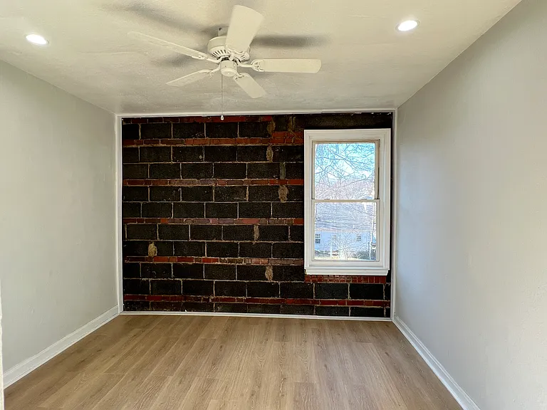 405 Linden Cir #4 — Photo 12
