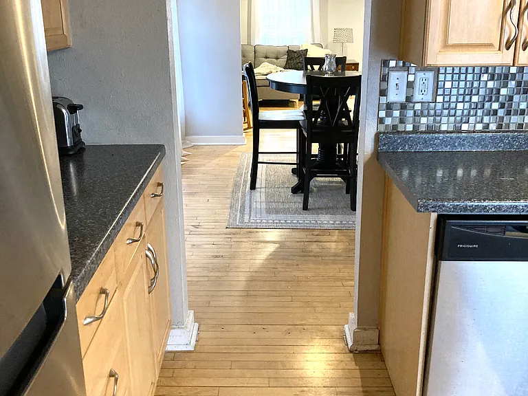 838 1/2 S Roosevelt St — Photo 28