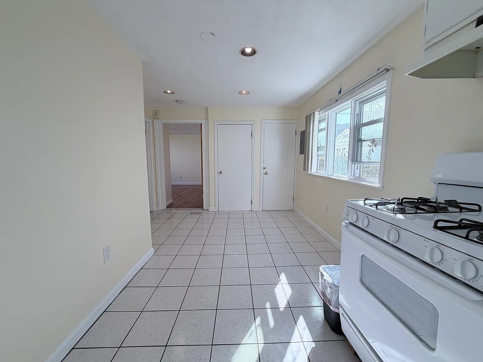2 bed, 600 sqft, $2,600 — Photo 2