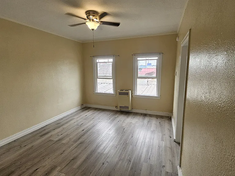 1185 E Vernon Ave #20 — Photo 2