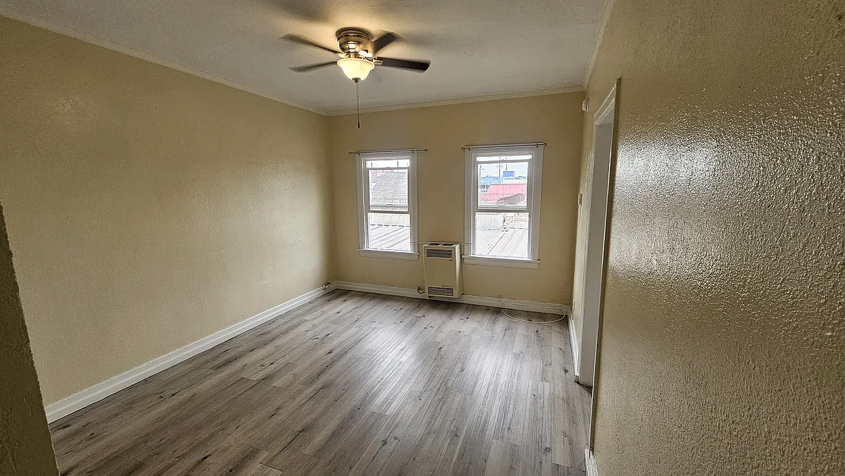 Building Photo - 1185 E Vernon Ave #20
