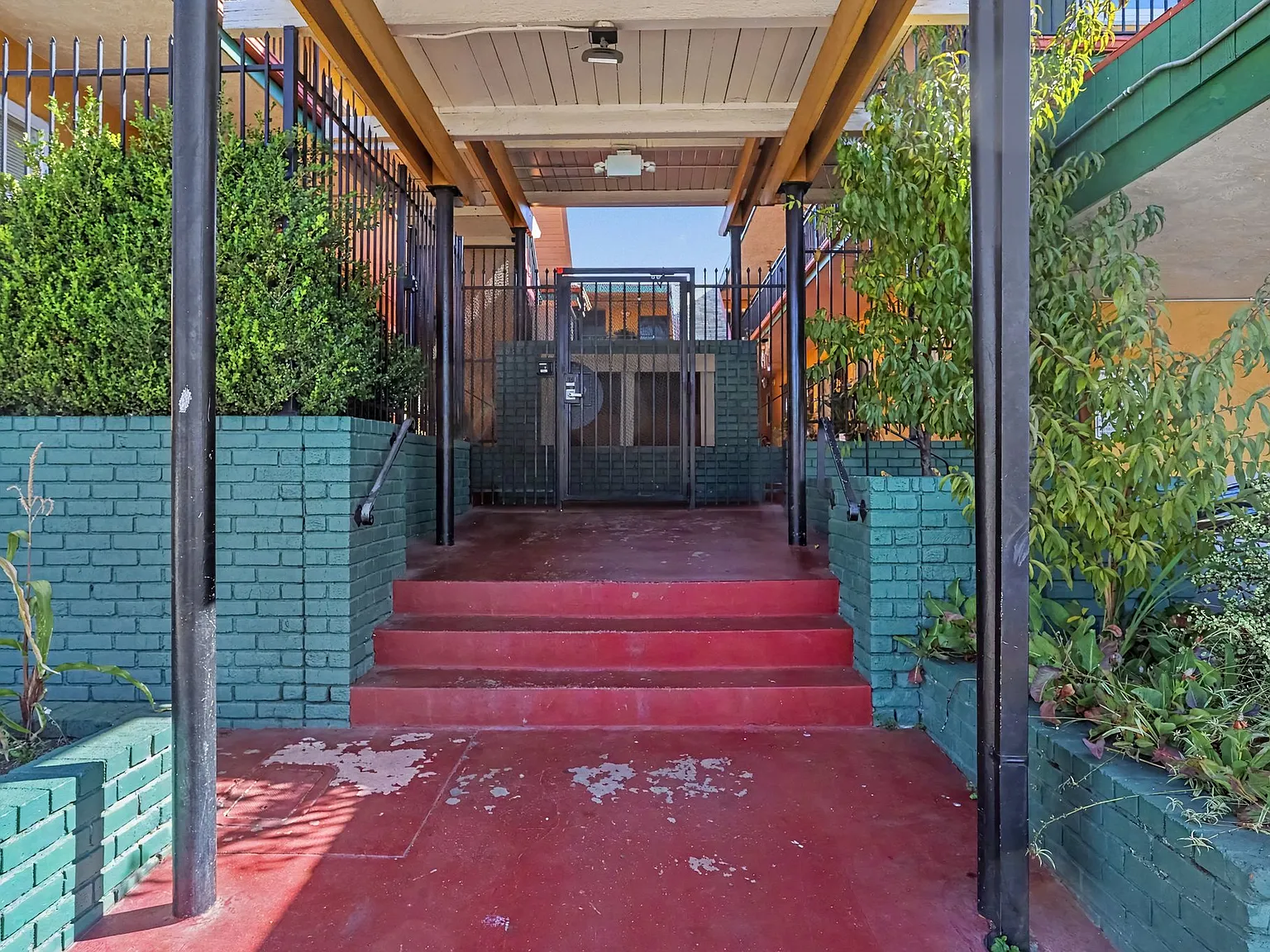 1 bed, $2,546 — Photo 2