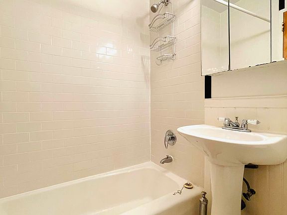 5th image of 34 W 83rd St APT 4R