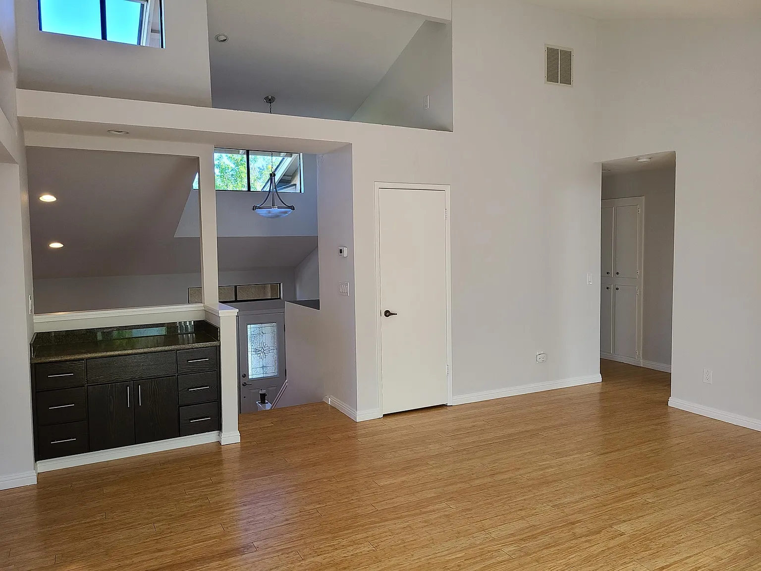 3 bed, 1593 sqft, $3,675 — Photo 4