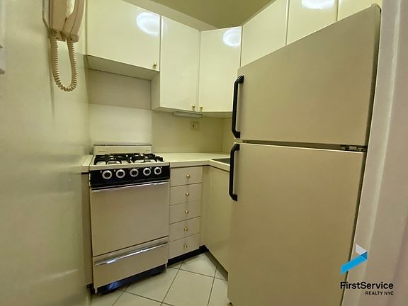 3rd image of 250 E 73rd St APT 9A