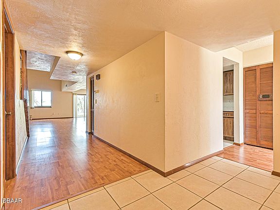 4th image of 1104 Southampton Dr APT B