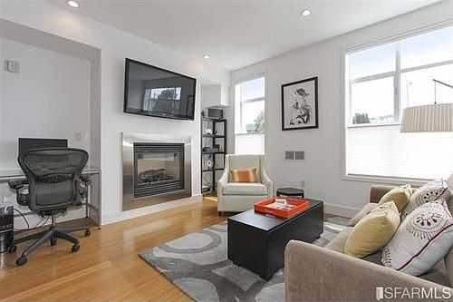 3rd image of 1734 Lombard St APT 1