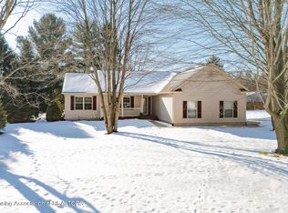 10125 Redbud Dr, Haslett, MI 48840