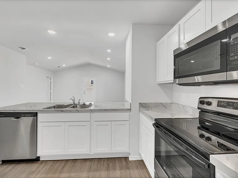 332 Azalea Trl — Photo 5