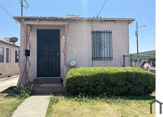 342 1/2 W 52nd Pl — Photo 6