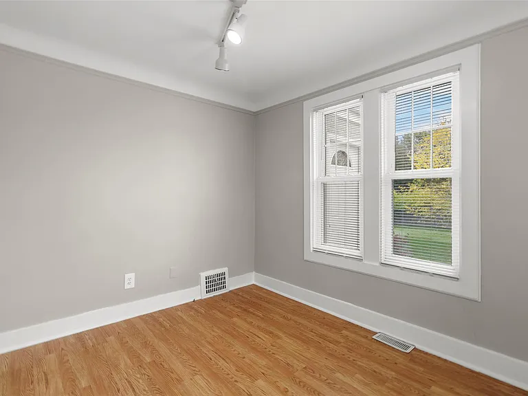 33316 Jefferson Ave — Photo 25