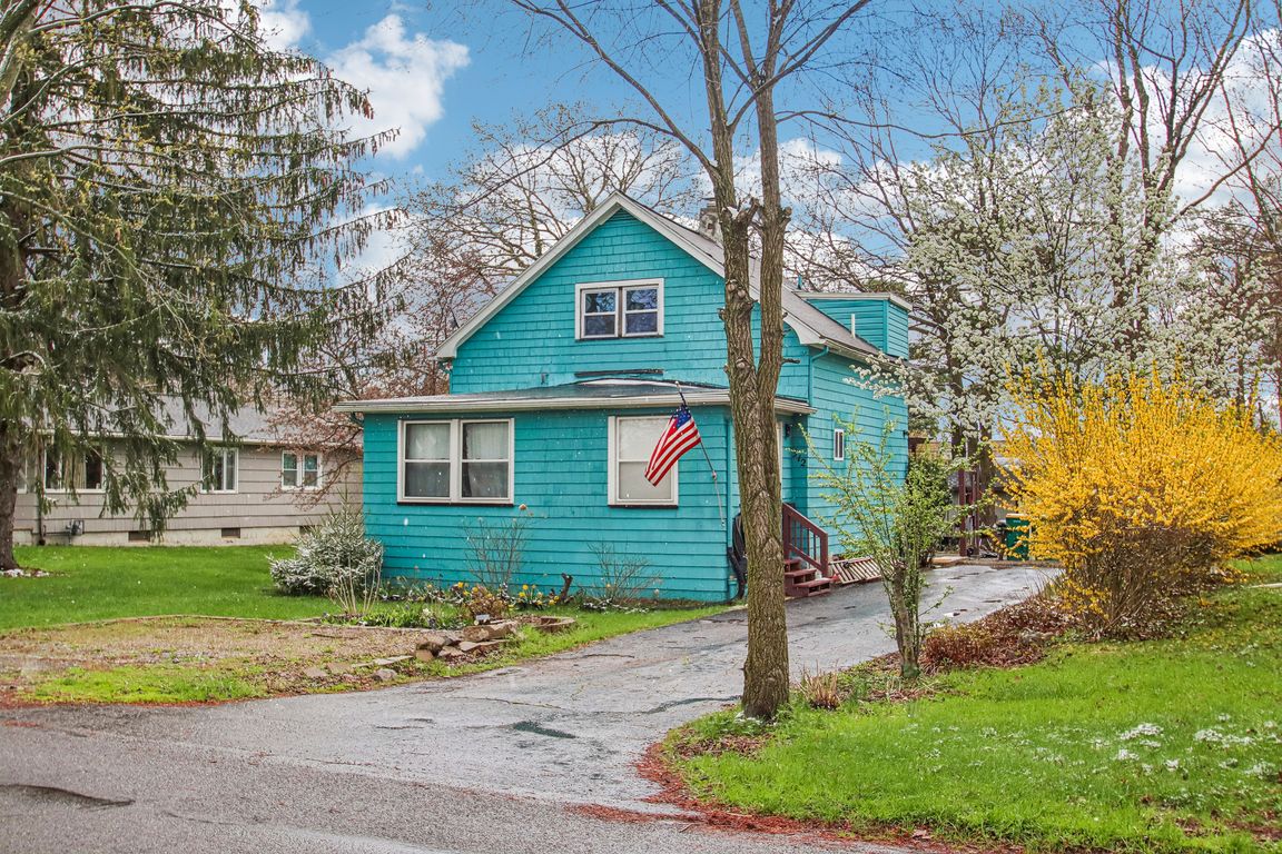 Howland Ave-S2104-001.jpg