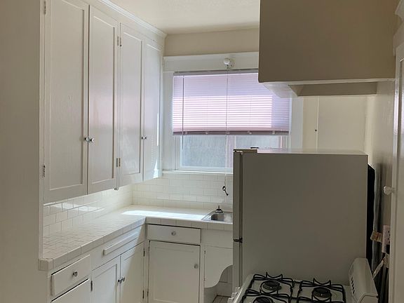 5th image of 126 Esperanza Ave #B