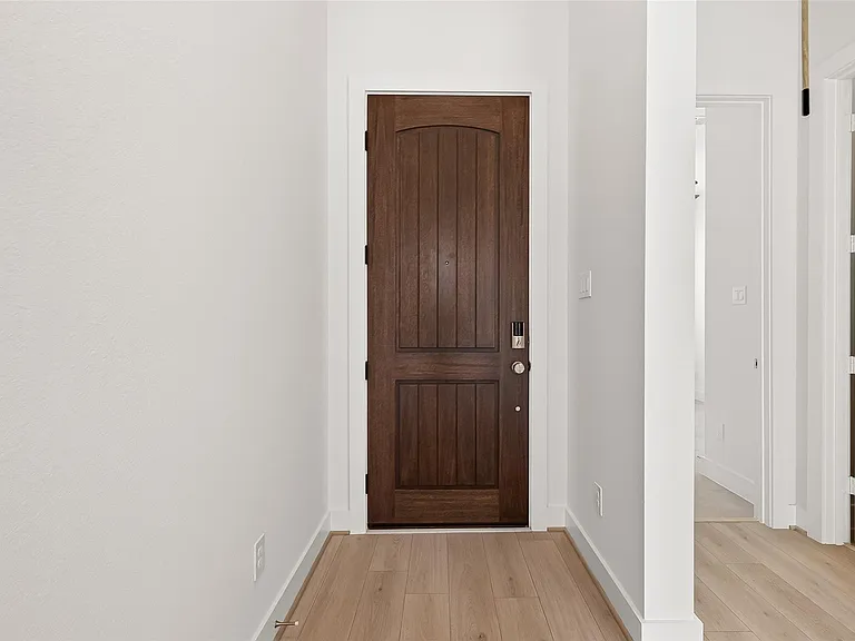4916 Northern Woods Dr — Photo 3