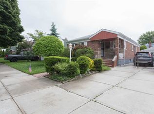 8225 247th St, Jamaica, NY 11426