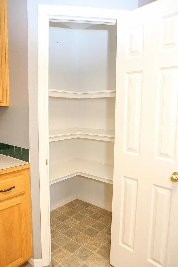 Big Space-Roommate Ready! 5 Bedroom home near EWU! — Photo 2