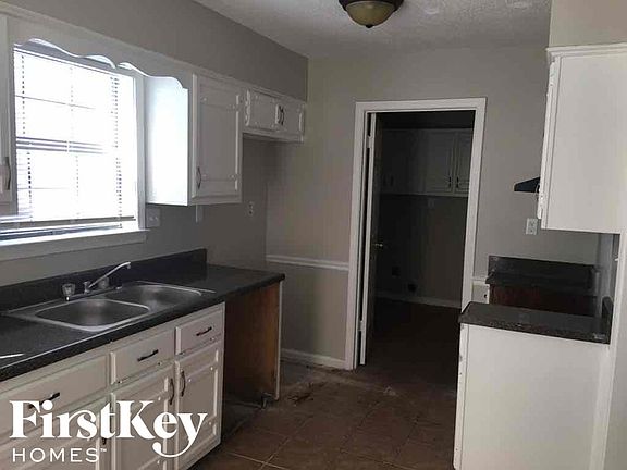 5th image of 4809 Barkshire Dr