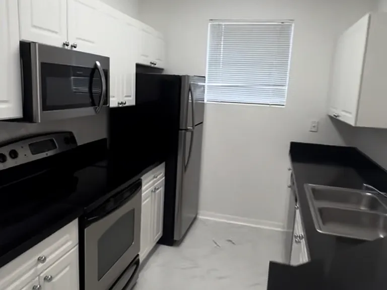 18001 Richmond Place Dr #227 — Photo 4