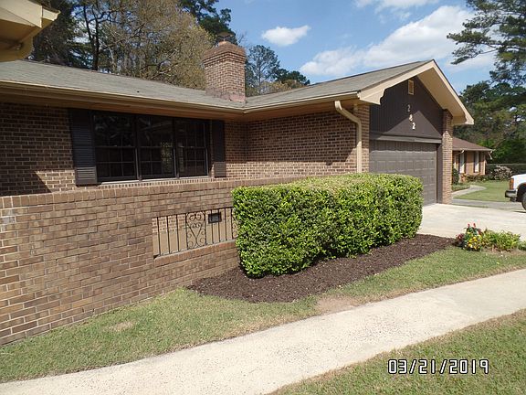 3rd image of 282 Lakeshore Dr