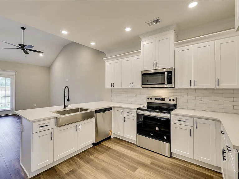 1122 Jolly Ln — Photo 10