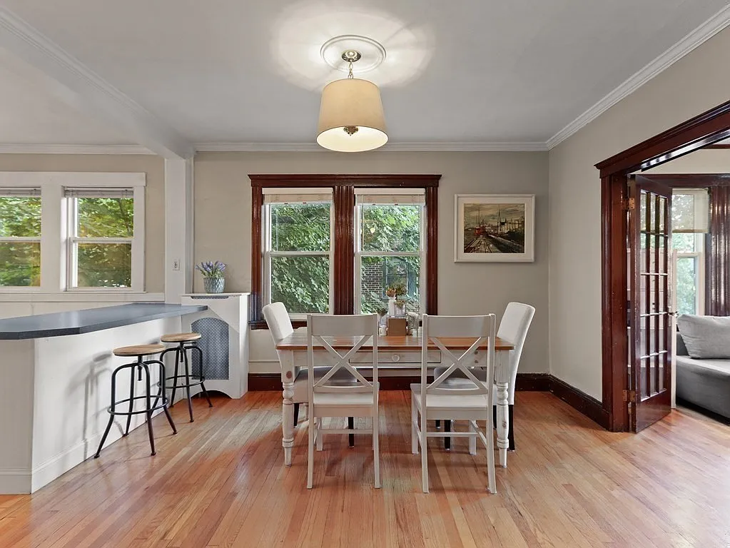 2 bed, 730 sqft, $3,200 — Photo 3