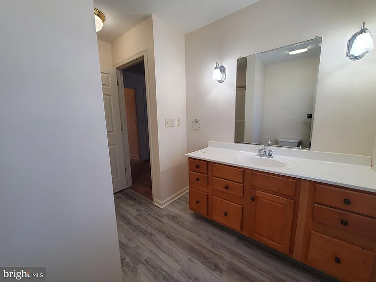 218 E North St — Photo 26