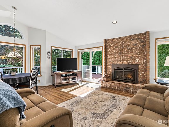 5th image of 15714 62nd Avenue E