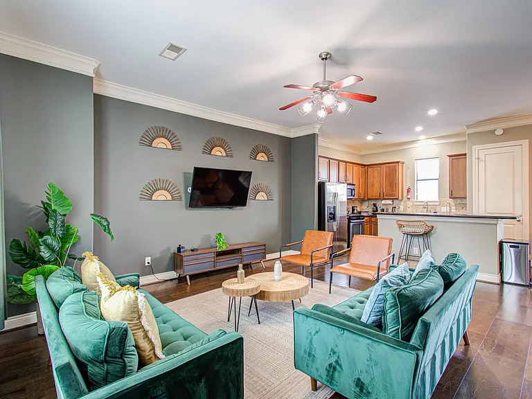 4001 Dallas St #A — Photo 4