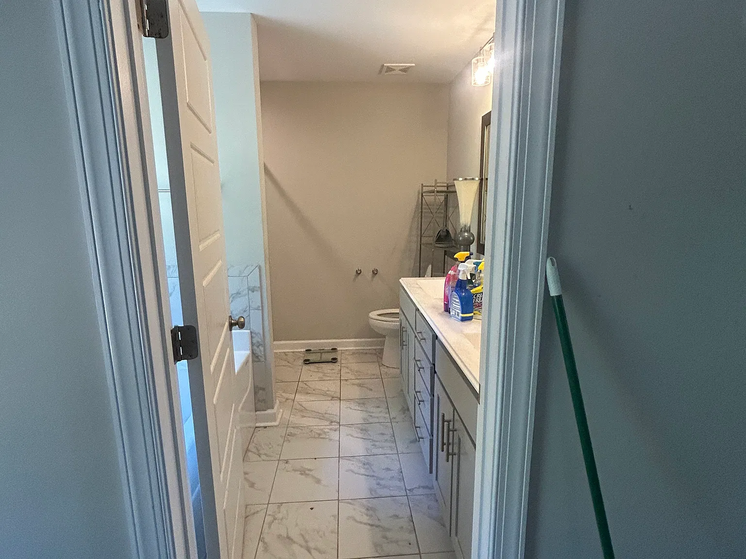 3 bed, 2.5 bath, 2091 sqft, $1,200 — Photo 1