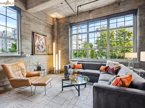 201 4th St APT 210, Oakland, CA 94607