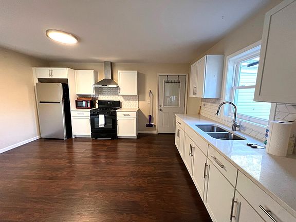 3rd image of 414 Susan Ave