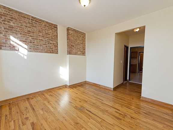 3rd image of 176 Irving Ave APT 3R