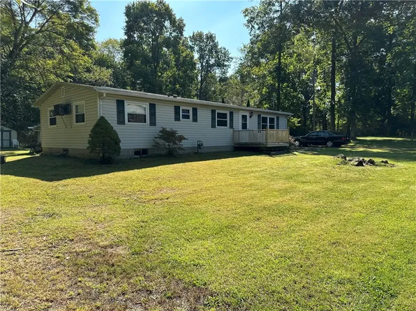 248 Creek Dr, Slippery Rock, PA 16057