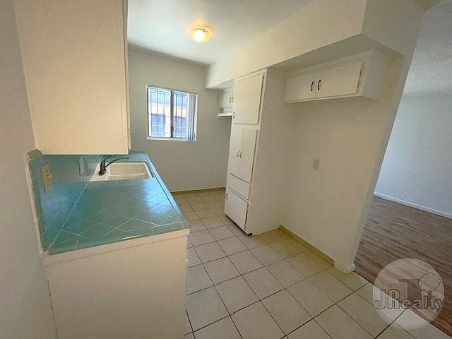 1st image of 620 W 82nd St #3