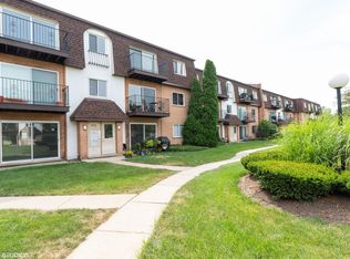 9476 Bay Colony Dr APT 3S, Des Plaines, IL 60016