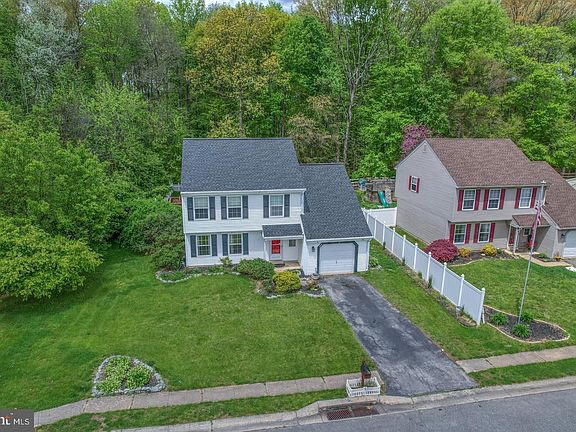 3rd image of 506 E Pompeii Dr