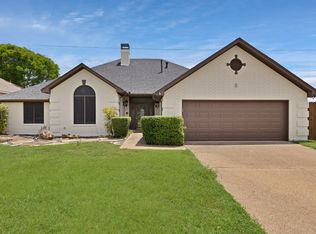 10213 Trail Ridge Dr, Benbrook, TX 76126