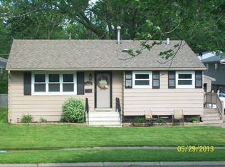4628 50th St, Moline, IL 61265