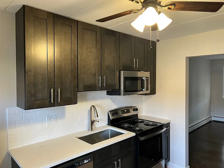 Park Lane Apartments — Photo 18