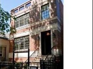 2042 W Barry Ave, Chicago, IL 60618